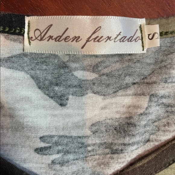 Camouflage Pocket T-Shirt from Arden Furtado - Picture 4 of 4
